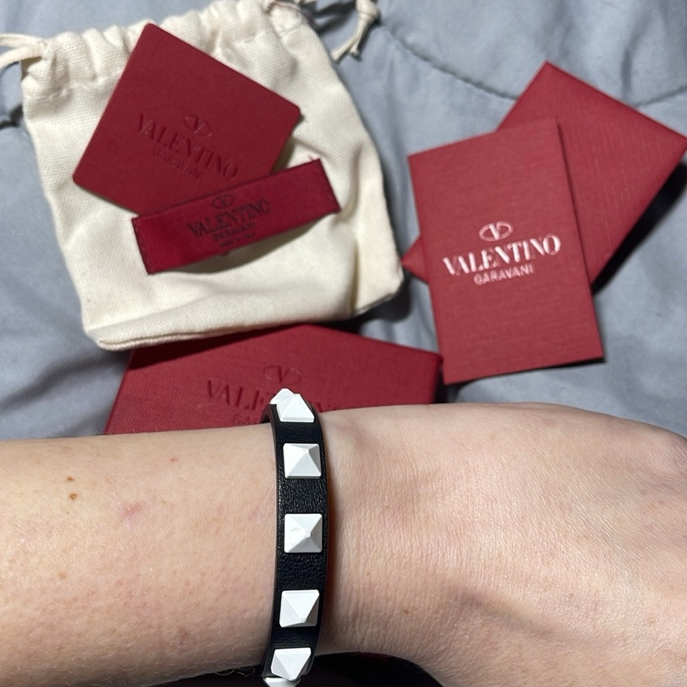 Sale 🔥 Valentino Garavani Black and White Rock Studded.Bracelet. Very Rare - Picture 6 of 9